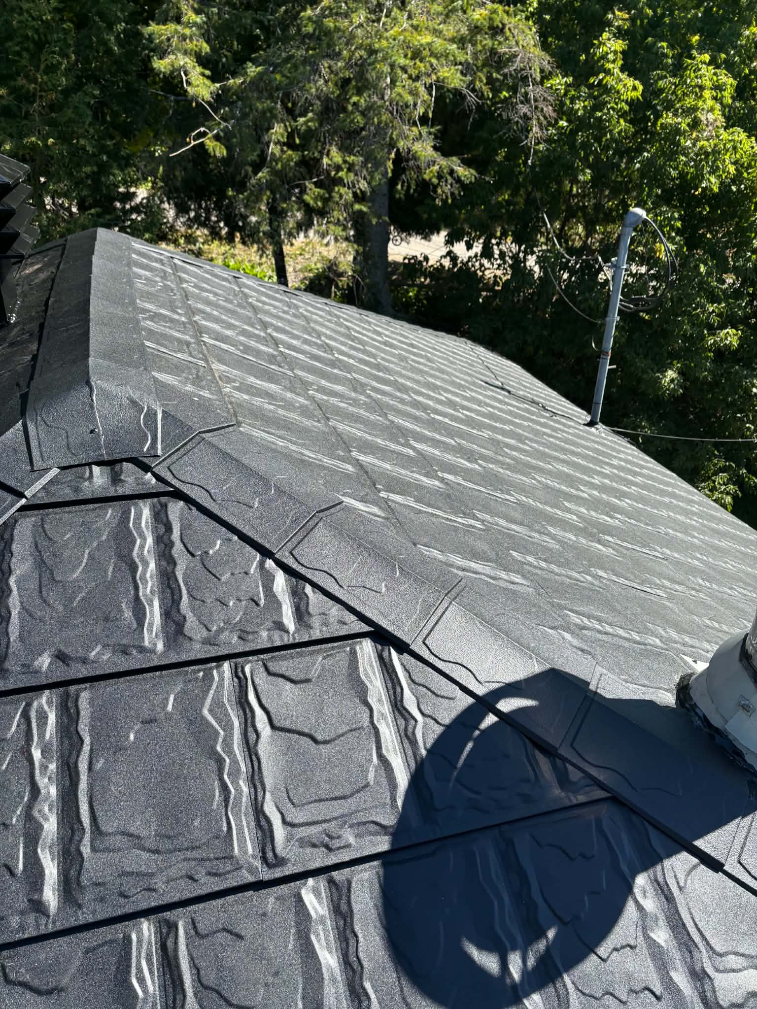 Finished permanent metal roof on an Ontario residence